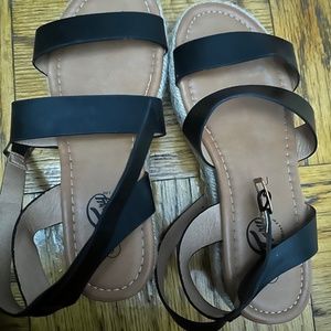 Sandals size 5